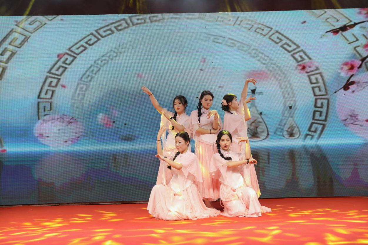 2024年尊龙凯时集团中秋拓展活动及晚宴精彩回顾